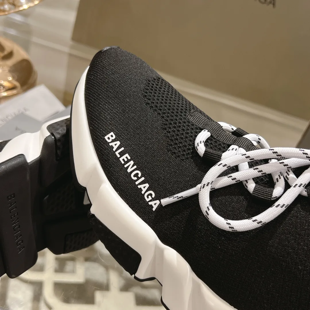 👟👟Ex-factory price 400👟👟 Balenciaga classic sock boots, originally produced by the factory, purchasing agent level. The latest original outsole mold, (TPU ten-vacuum outsole, the highest version on the market, please do not compare prices with TPR outsole, don’t bother if you don’t know the product) The black, white and red three-color vacuum sole shows high-end luxury. •Upper: elastic fly weave, double-layer composite gold wire high-elastic knitted mesh cotton •Inner lining: imported double-sided velvet, which is comfortable and resilient to shape •Insole: original imported terry cloth, breathable and not fading •Sole: TPU ten-vacuum outsole (to eliminate pores) •Packaging: full set of packaging (certificate, cloth bag, handbag) •Size: 35-47 standard code (34, 45, 46.47 can be customized and non-returnable)